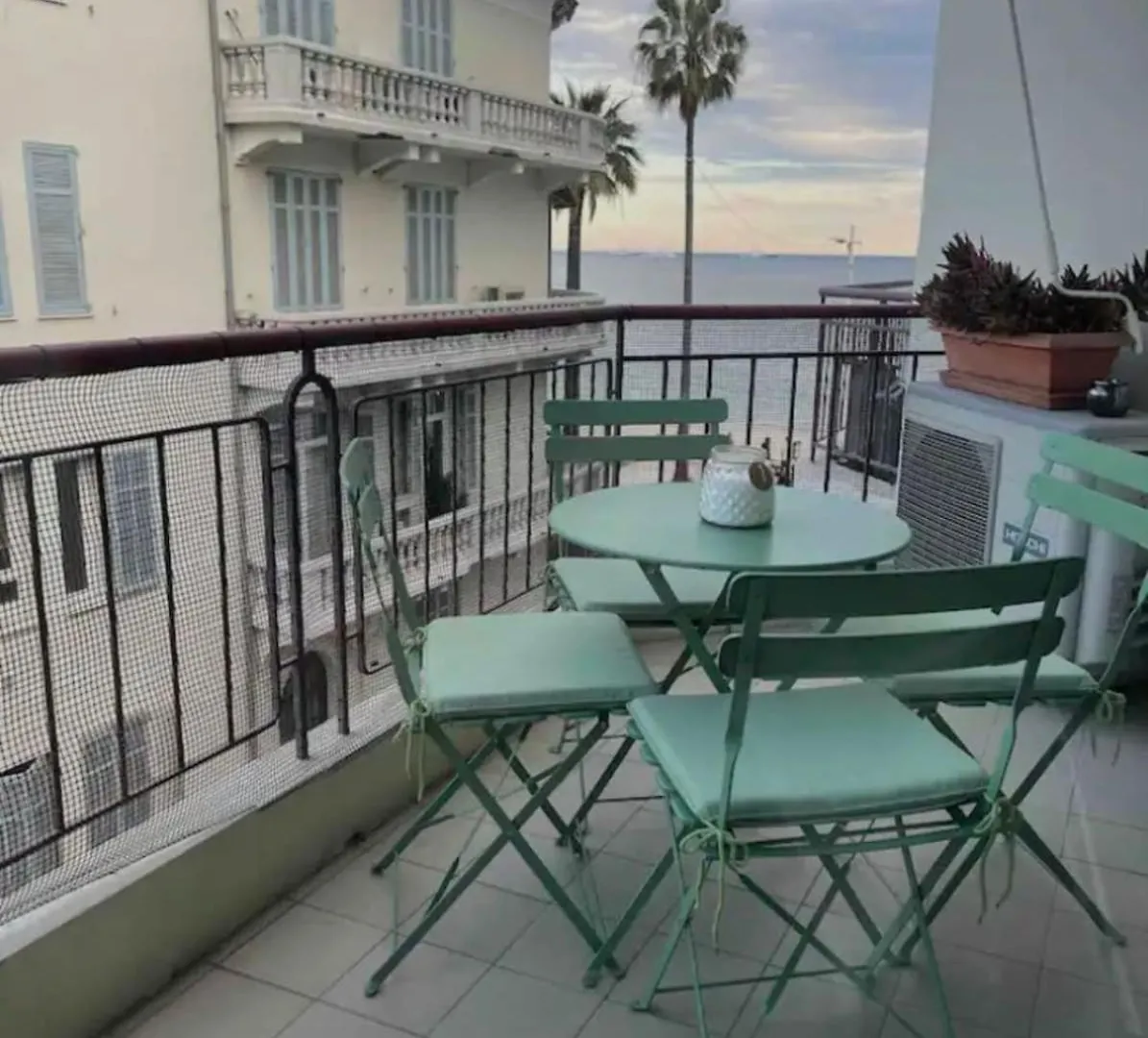 Bright Apartment - Sea View Antibes France