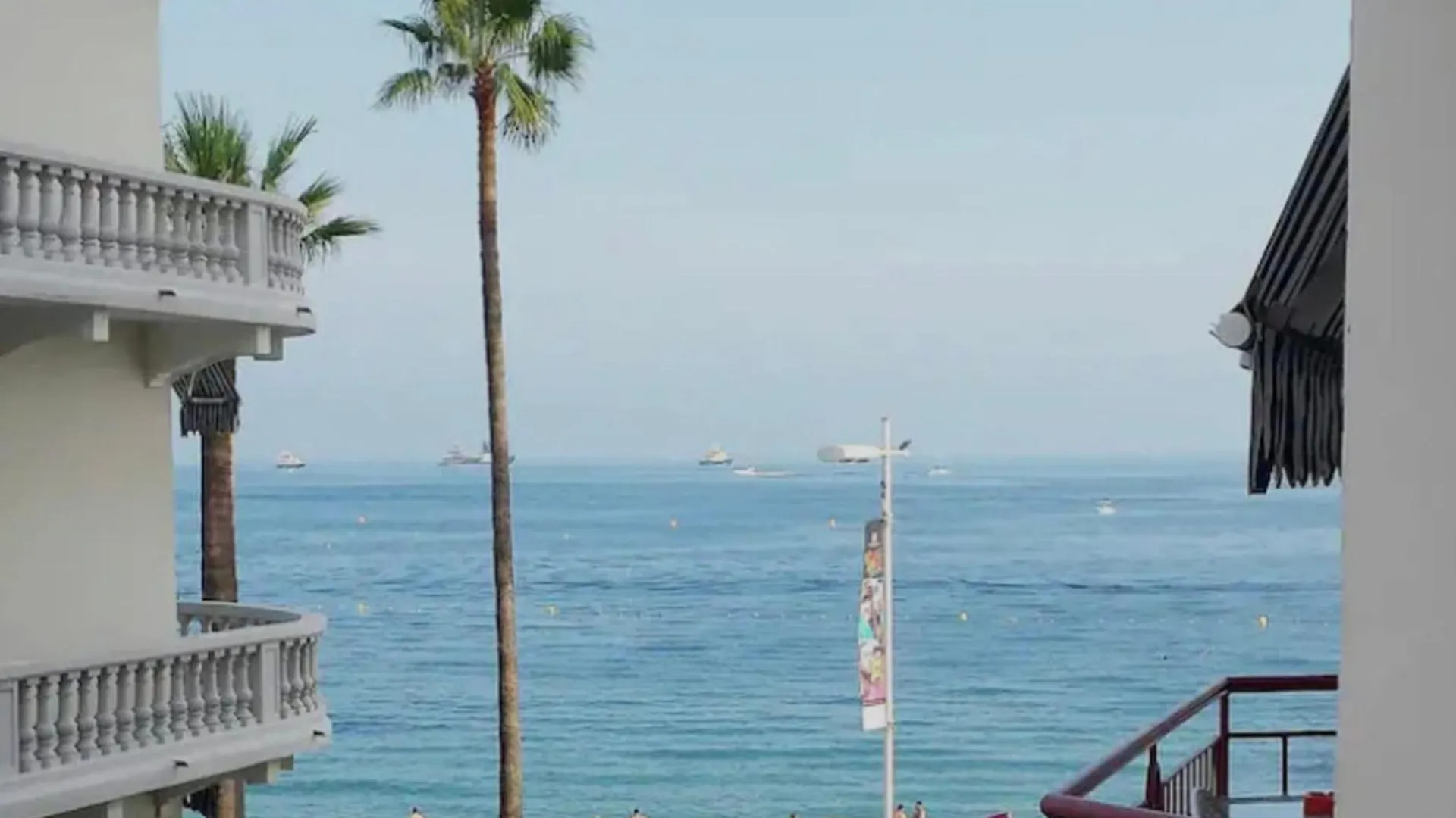 Bright Apartment - Sea View Antibes